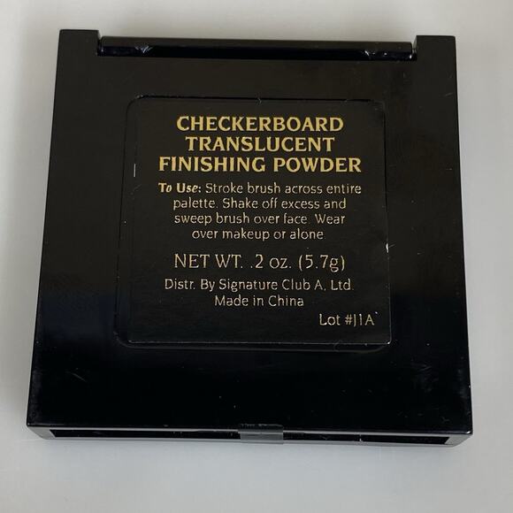 Signature Club A Checkerboard Translucent Finishing Powder #11A .2 oz. NEW - Picture 4 of 4